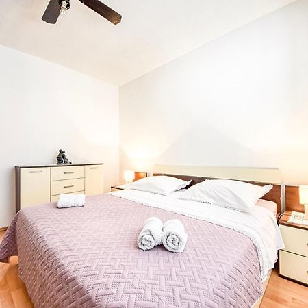 Apartman Andrej Povlja  Buitenkant foto