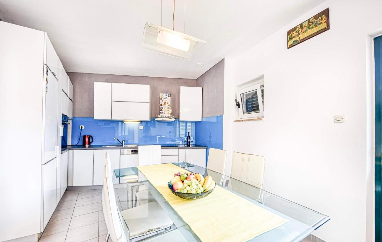 Apartman Andrej Povlja  Buitenkant foto